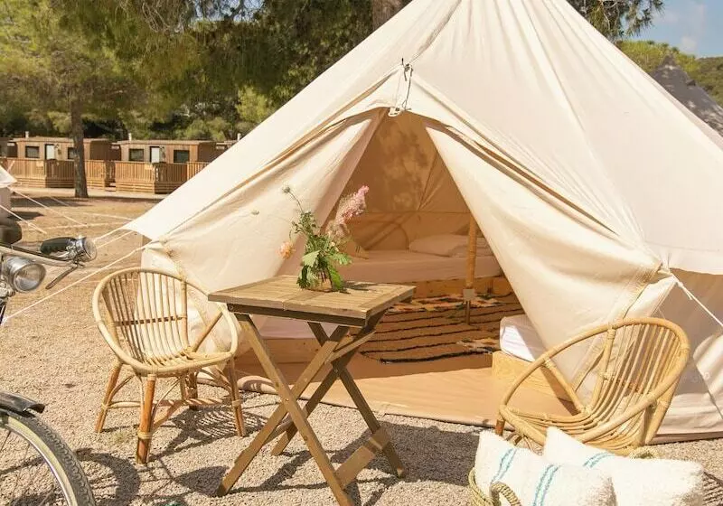 Hotelli Camping El Garrofer