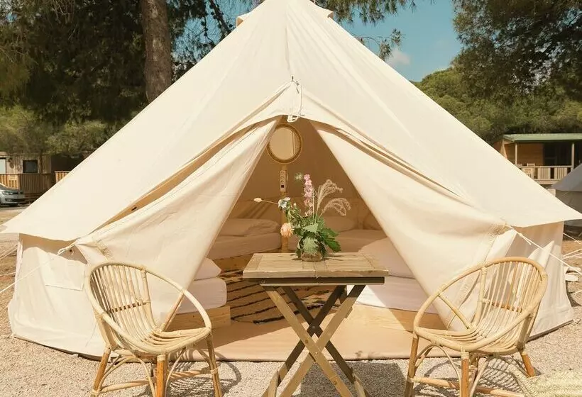 Hotelli Camping El Garrofer