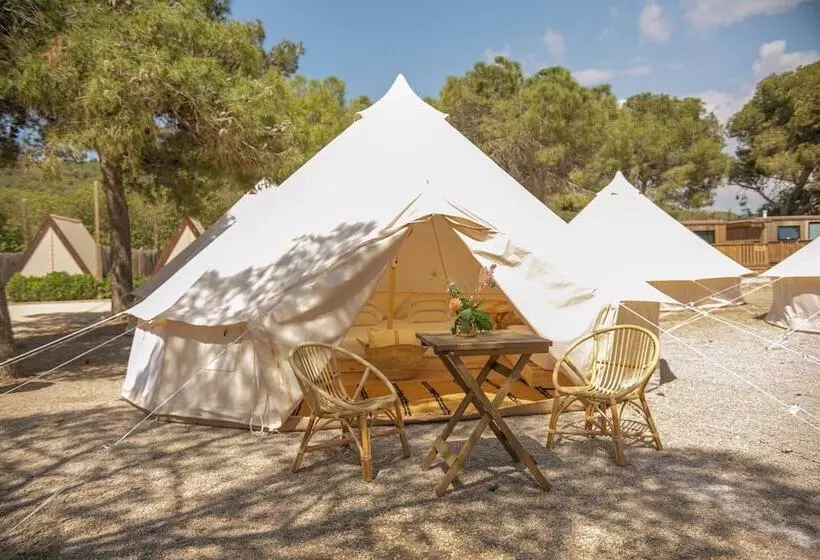 Hotelli Camping El Garrofer