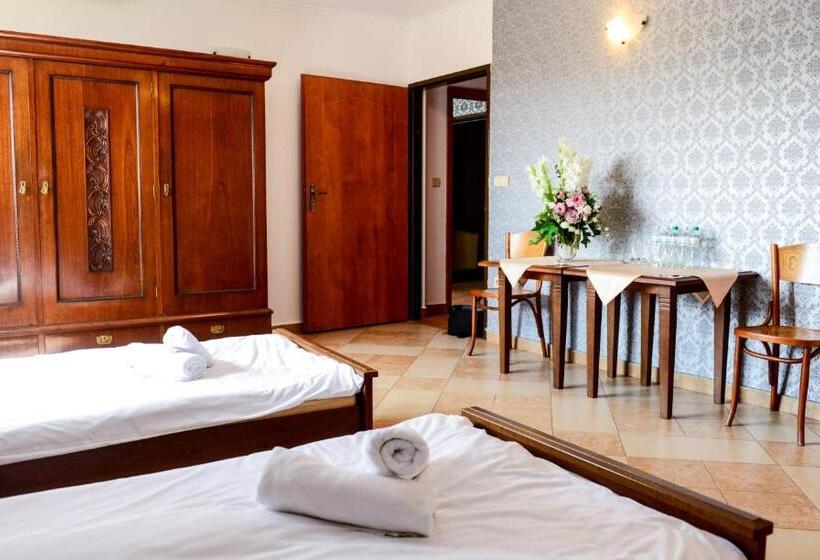 Hotel Dworek Emilli