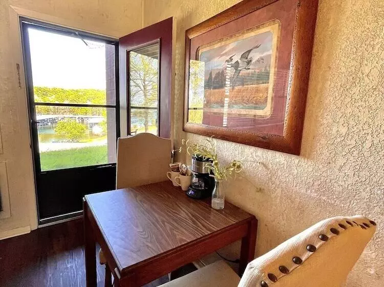 Mountain Harbor King Guest Room On Lake Ouachita By Redawning