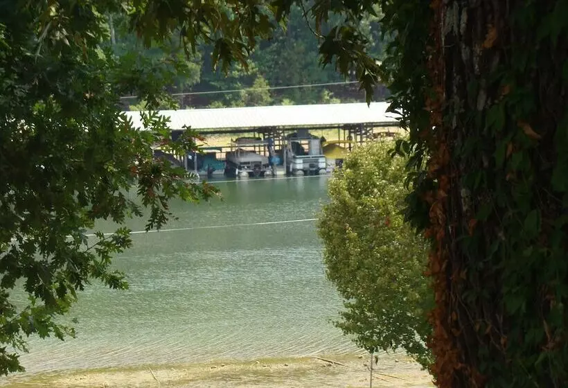 Mountain Harbor King Guest Room On Lake Ouachita By Redawning