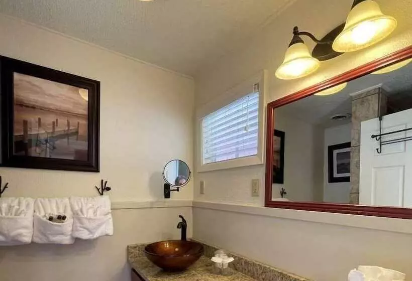 Mountain Harbor King Guest Room On Lake Ouachita By Redawning