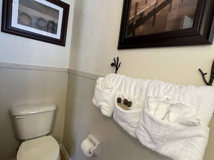 Mountain Harbor King Guest Room On Lake Ouachita By Redawning