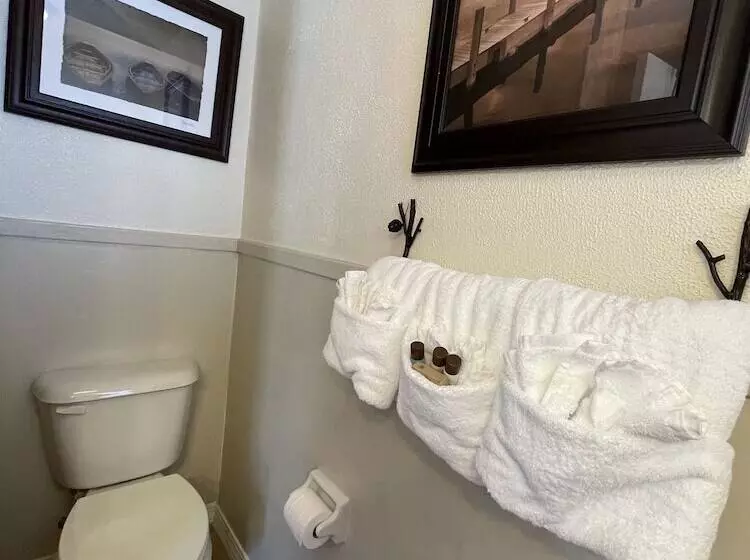 Mountain Harbor King Guest Room On Lake Ouachita By Redawning