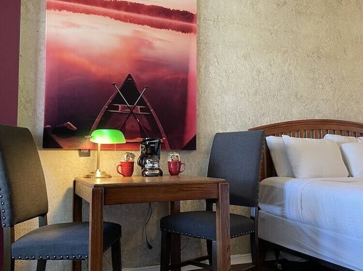 Mountain Harbor King Guest Room On Lake Ouachita By Redawning