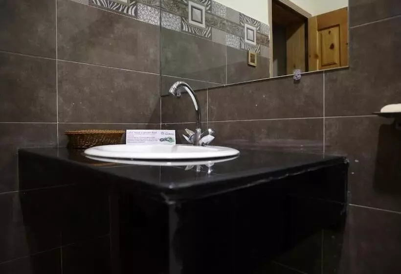 پانسیون Oak Residency