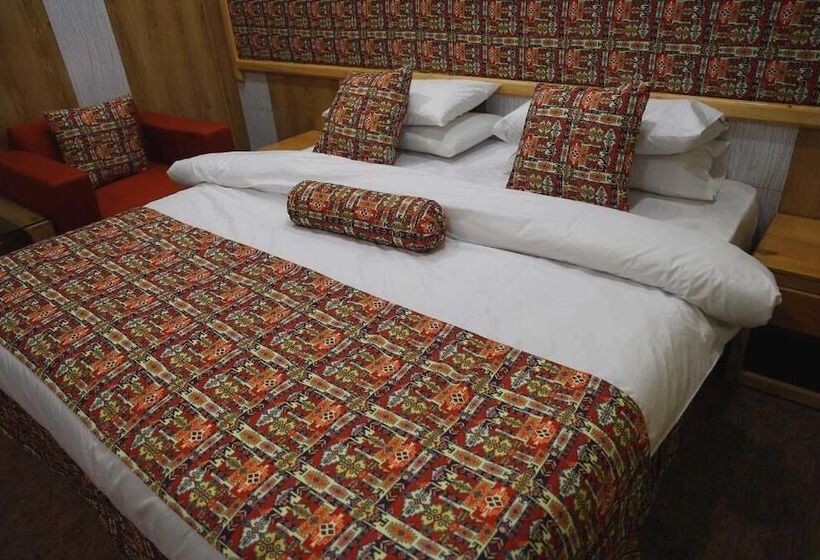 پانسیون Oak Residency