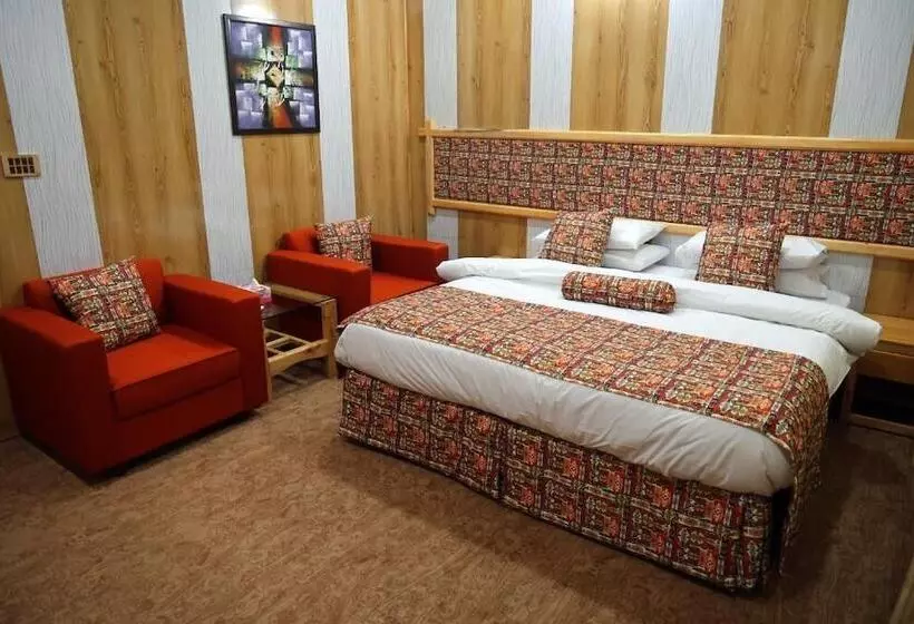 پانسیون Oak Residency