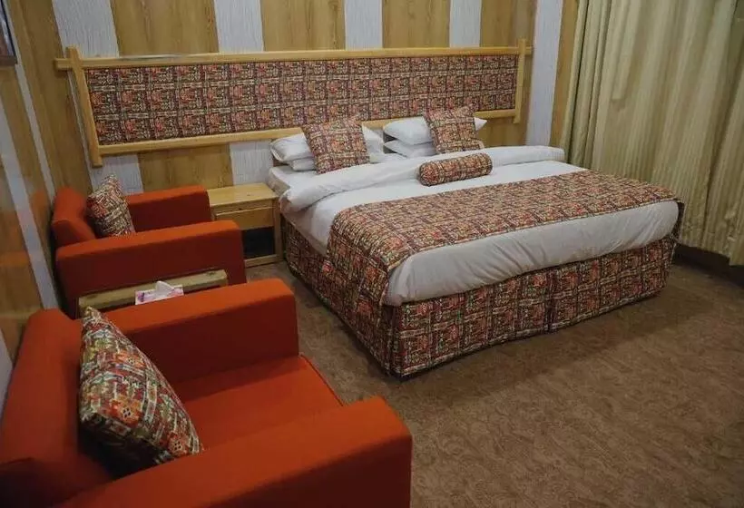 پانسیون Oak Residency