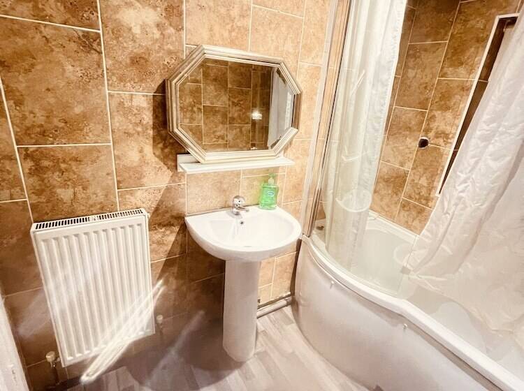 레지던스 Charming 3 Bed Holiday House In Birmingham