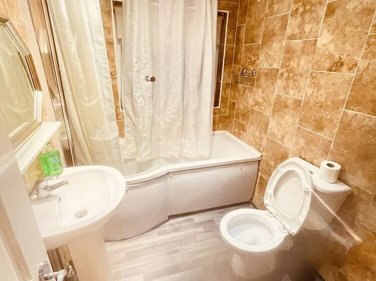 레지던스 Charming 3 Bed Holiday House In Birmingham