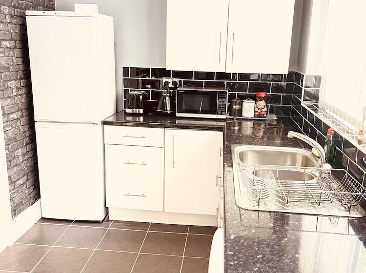 레지던스 Charming 3 Bed Holiday House In Birmingham