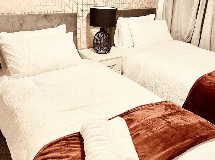 레지던스 Charming 3 Bed Holiday House In Birmingham