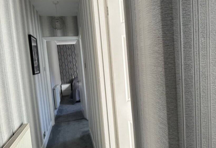 住所  Remarkable 3 Bed House In East Cowes