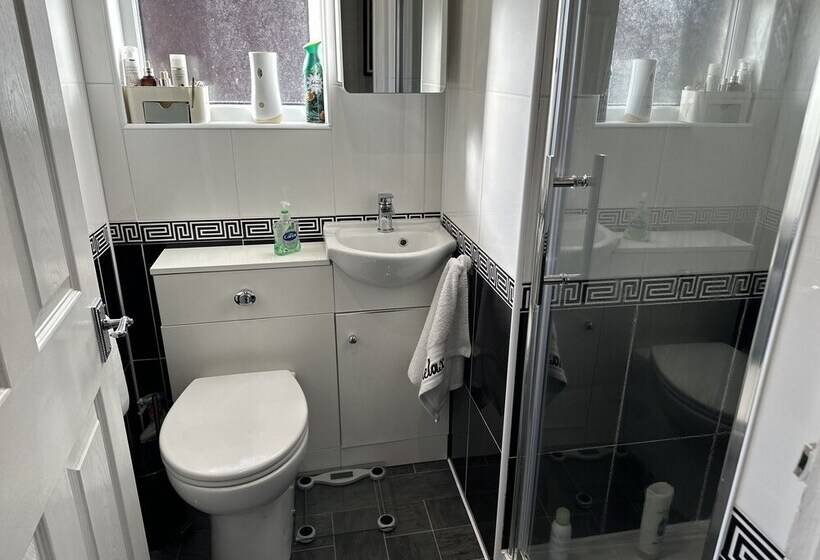 住所  Remarkable 3 Bed House In East Cowes