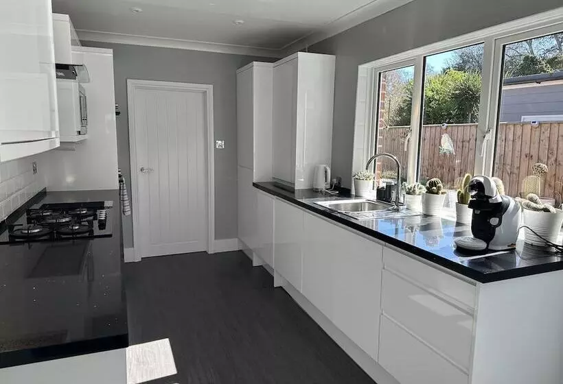 レジデンス Remarkable 3 Bed House In East Cowes