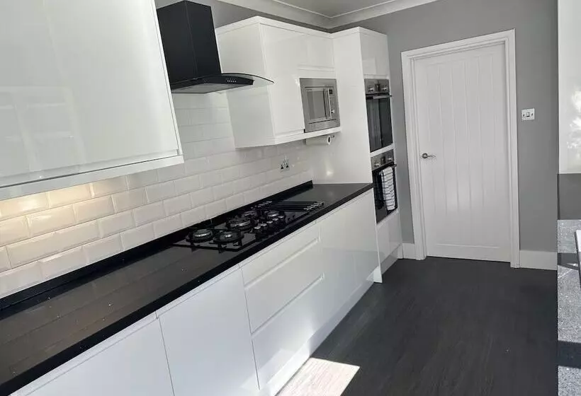 レジデンス Remarkable 3 Bed House In East Cowes