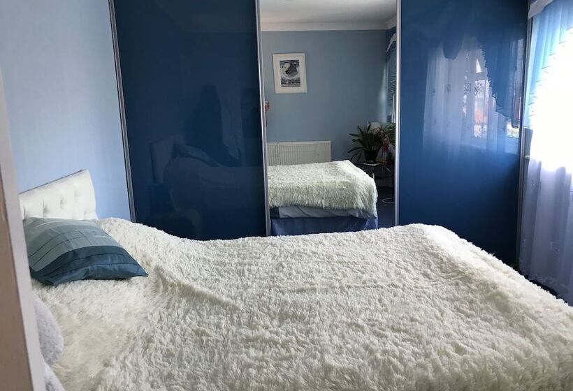 住所  Remarkable 3 Bed House In East Cowes