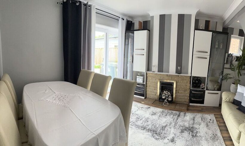 住所  Remarkable 3 Bed House In East Cowes