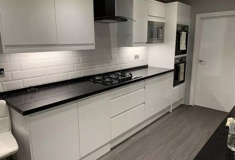 レジデンス Remarkable 3 Bed House In East Cowes