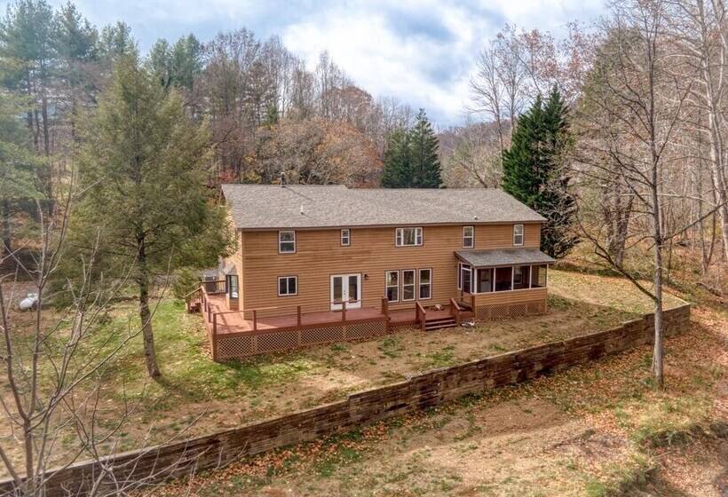 Newly Remodeled 4br Lodge On Wolf Creek