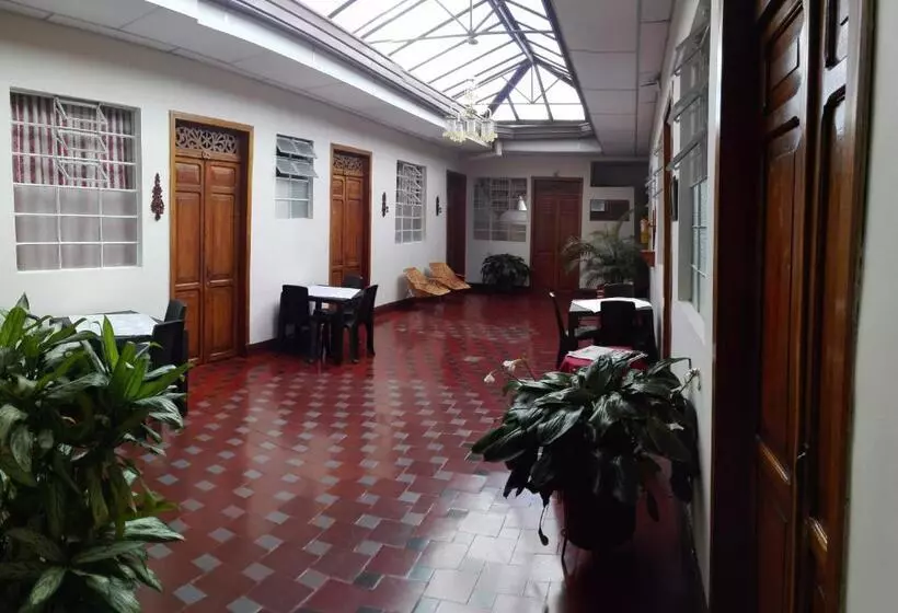 ホテル Alcayata Colonial