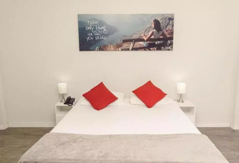 Hotelli Clh Suites Domingos Ferreira