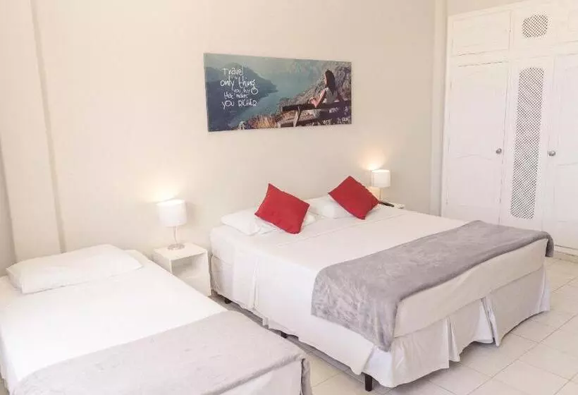Hotelli Clh Suites Domingos Ferreira