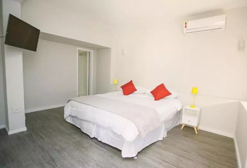 Hotelli Clh Suites Domingos Ferreira