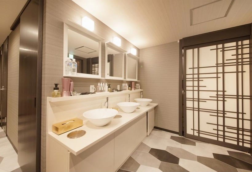 Hotel a Capsule Centurion  Akasaka Tower