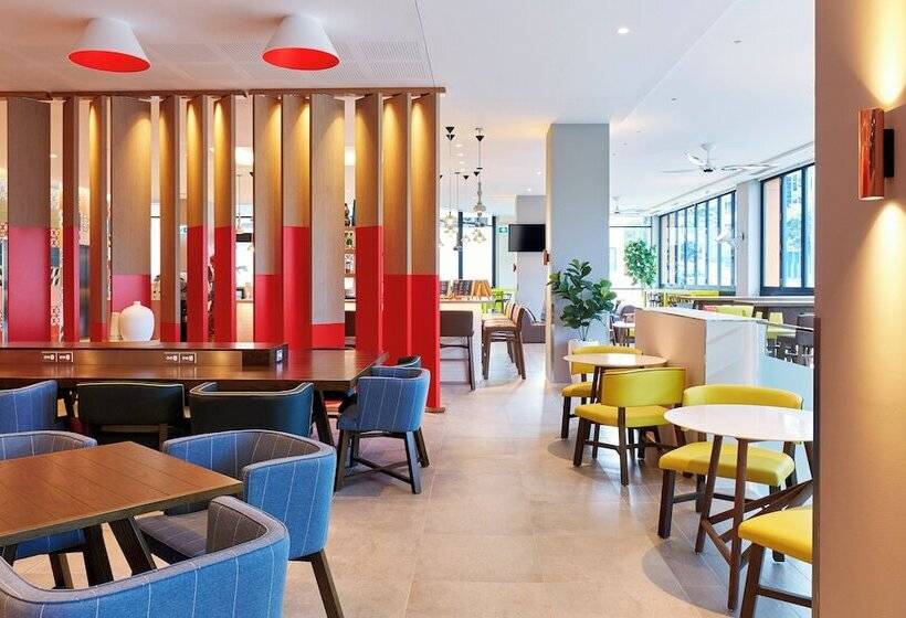 Отель Holiday Inn Express Brisbane Central, An Ihg