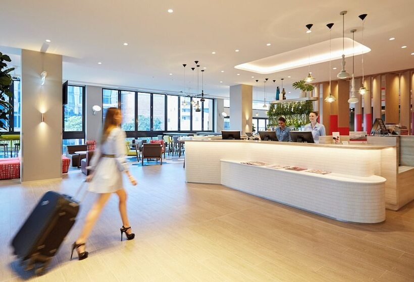 Отель Holiday Inn Express Brisbane Central, An Ihg