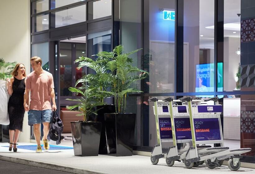 Отель Holiday Inn Express Brisbane Central, An Ihg