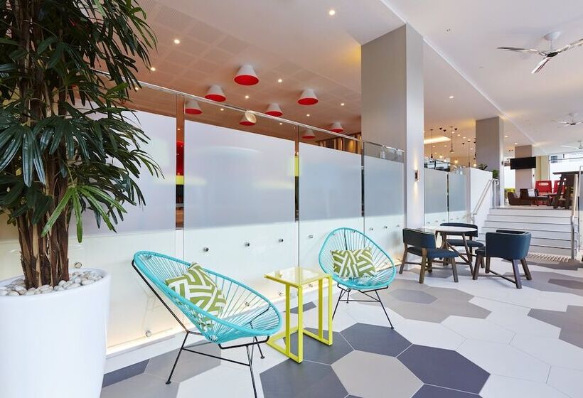 Отель Holiday Inn Express Brisbane Central, An Ihg