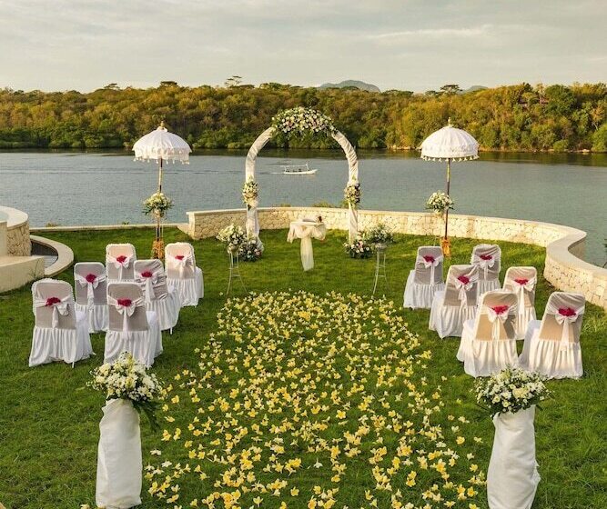 호텔 Menjangan Dynasty Resort