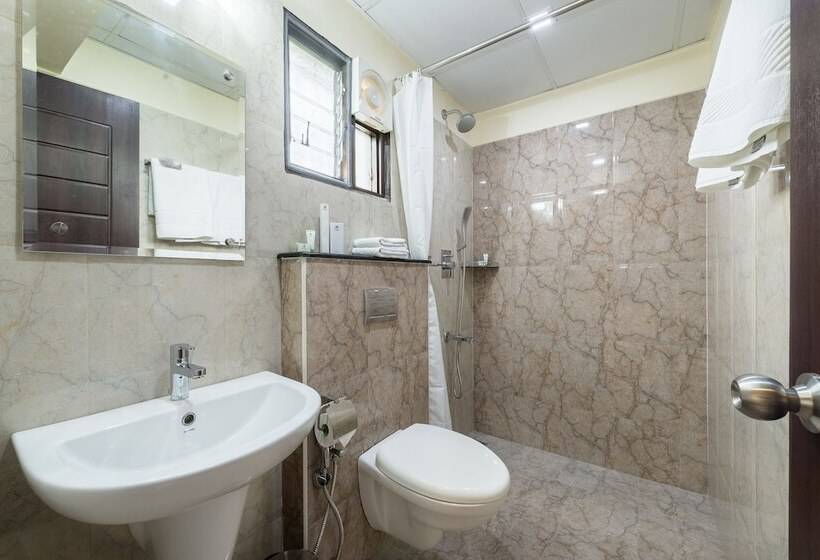 בית מלון כפרי Treebo Adin Residence Chennai Trade Centre