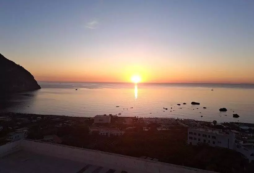 Aamiaismajoitus (B&B) Ischia Hotel Imperamare, Breathtaking View In The Bay Of Citara, 2 Rooms