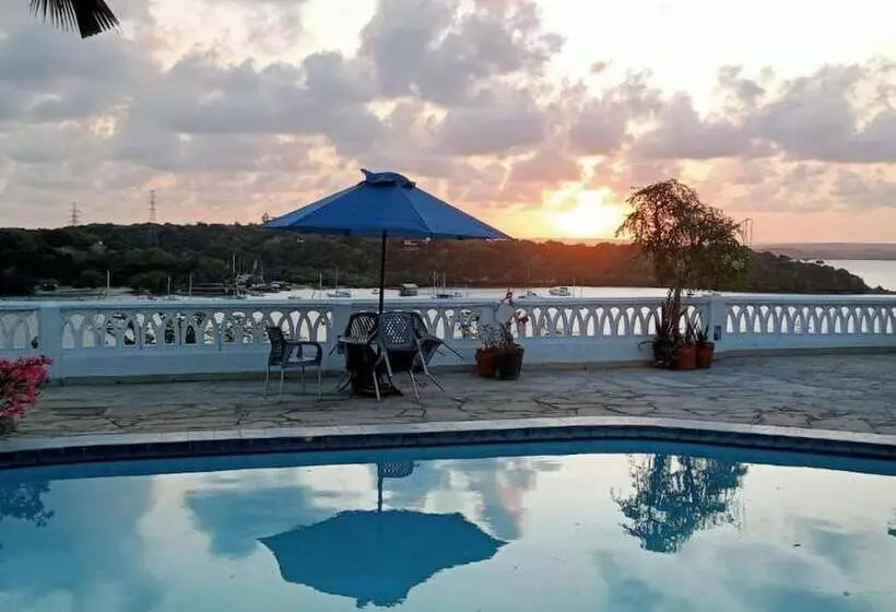 تختخواب و صبحانه Kilifi Blue House Resort