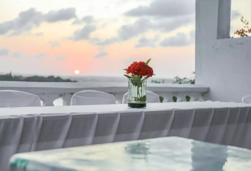 تختخواب و صبحانه Kilifi Blue House Resort
