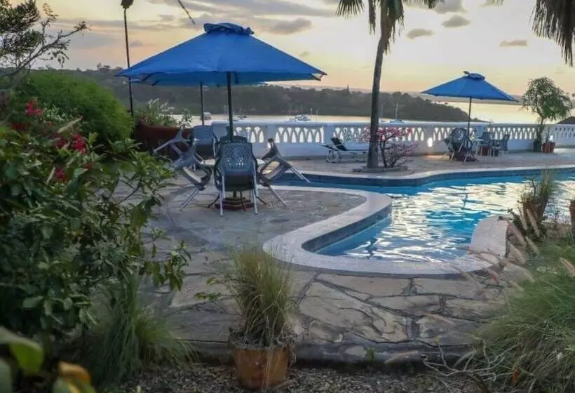 تختخواب و صبحانه Kilifi Blue House Resort