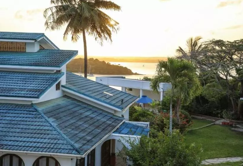 تختخواب و صبحانه Kilifi Blue House Resort