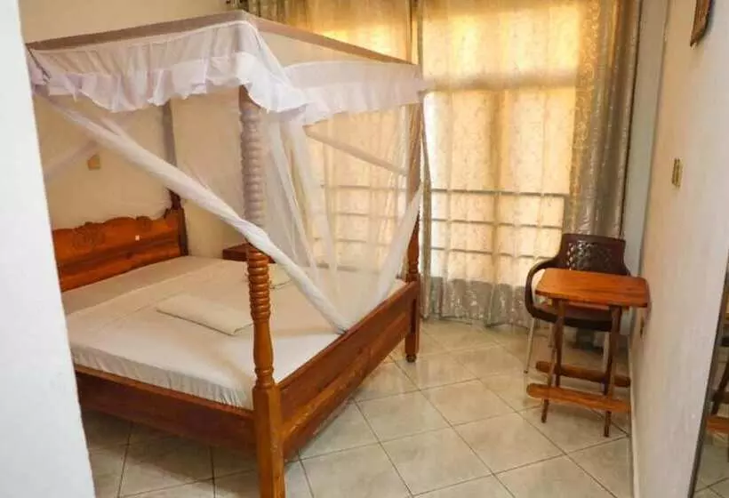 تختخواب و صبحانه Kilifi Blue House Resort