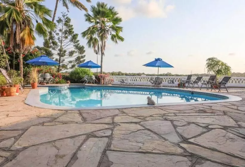 تختخواب و صبحانه Kilifi Blue House Resort