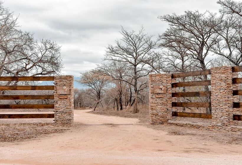 בית מלון כפרי Little Africa Safari Lodge