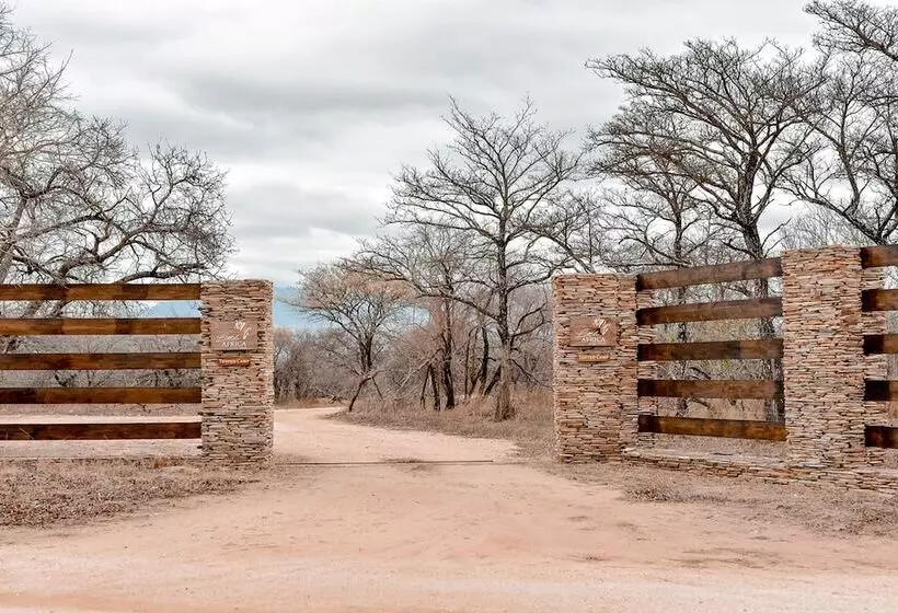 Hotelli Little Africa Safari Lodge