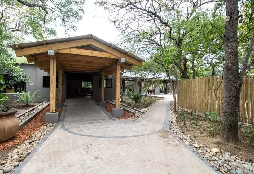 Hotelli Little Africa Safari Lodge