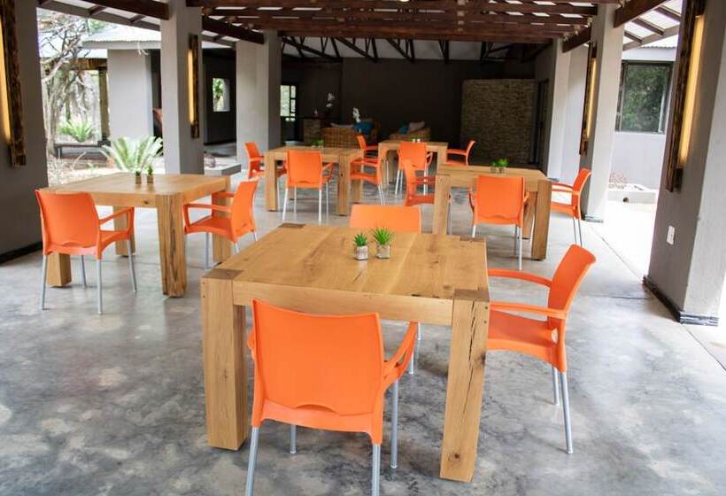 בית מלון כפרי Little Africa Safari Lodge