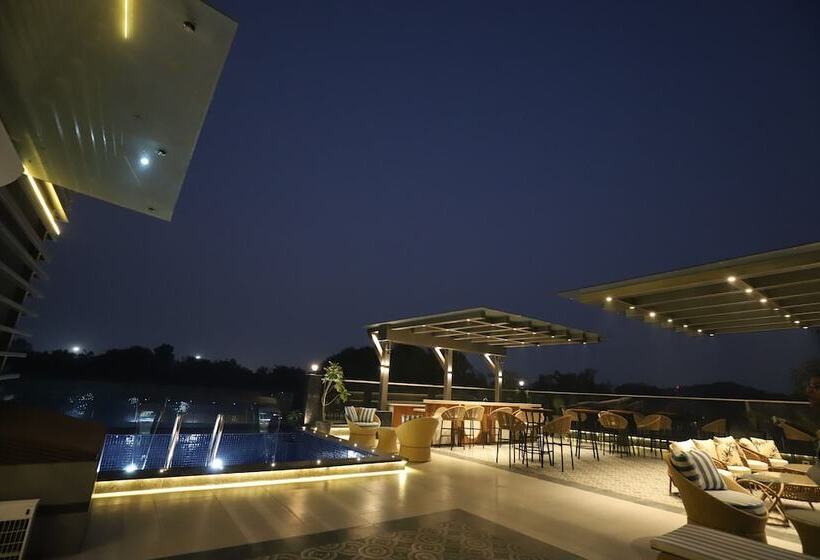 The Pristine Hotel Kanpur