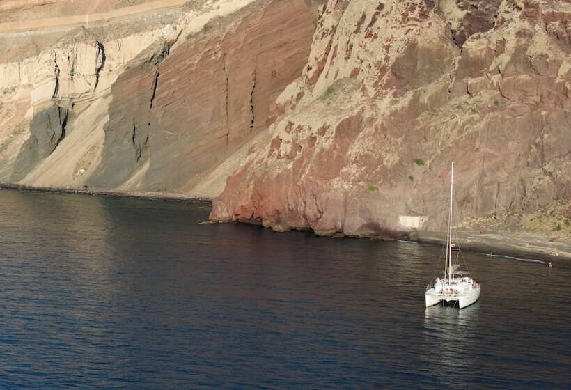 Hotel Aernia Suites & Art